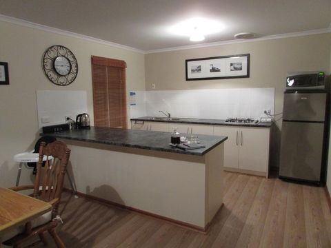 Lazy Days Cottage - Victor Harbor - Accommodation Cairns 14