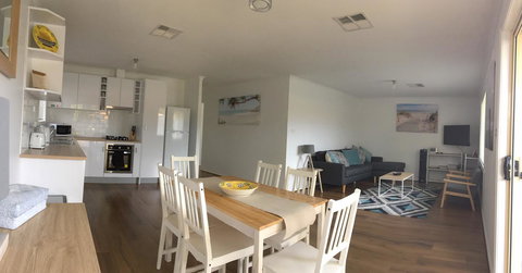 Windsor Gardens Home - Accommodation Cairns 9