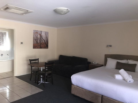 Clare Central - Accommodation Cairns 4