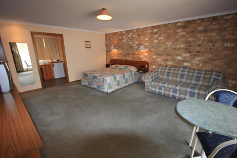 Clare Central - Accommodation Cairns 8
