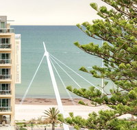 Beachside luxury  comfort ocean views in Glenelg - Accommodation Cairns