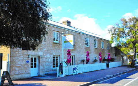 Caledonian Inn - Accommodation Cairns 1