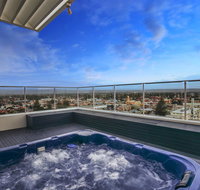 Glenelg Skyline Penthouse - Accommodation Cairns