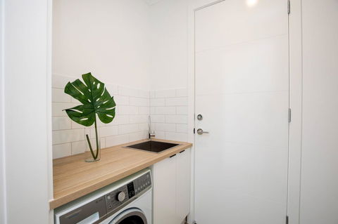 Brand New Affordable Luxury 3 Bedroom 3 Bathrooms House Close To Adelaide City, Chinatown, Beach, Adelaide Airport - Accommodation Cairns 6