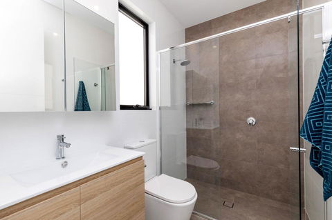 Brand New Affordable Luxury 3 Bedroom 3 Bathrooms House Close To Adelaide City, Chinatown, Beach, Adelaide Airport - Accommodation Cairns 10