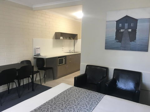 Victor Harbor City Inn - Accommodation Cairns 12