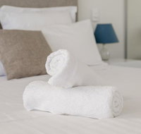 Ther-Rich Elegant 1BR Apartment in Walkerville - Accommodation Cairns