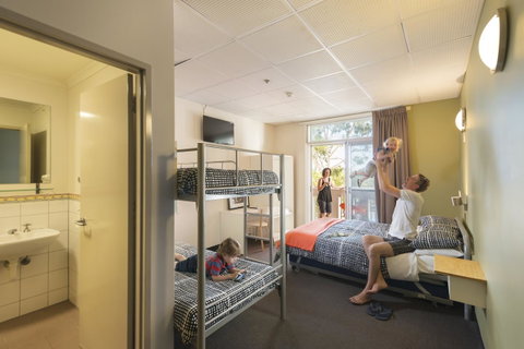 YHA Adelaide Central - Accommodation Cairns 37