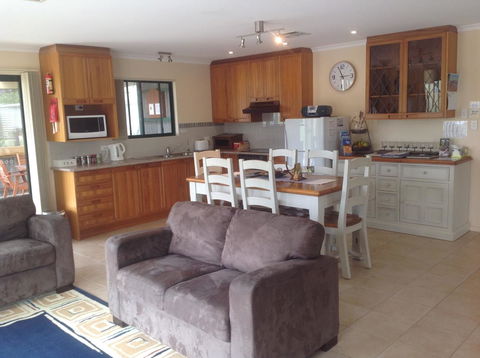 Breakaway Farmstay - Accommodation Cairns 3