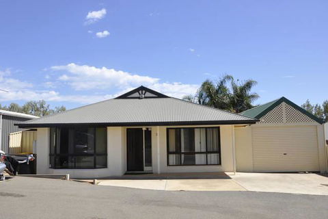 The Club House - Accommodation Cairns 4