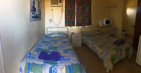 A1Cabins - Accommodation Cairns 4