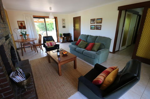 Linger Longer Vineyard - Accommodation Cairns 3