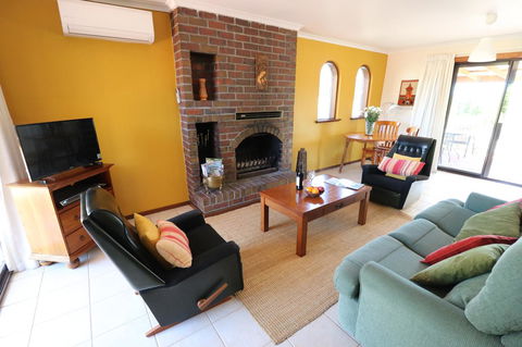 Linger Longer Vineyard - Accommodation Cairns 2