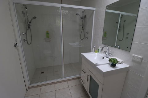 Linger Longer Vineyard - Accommodation Cairns 9