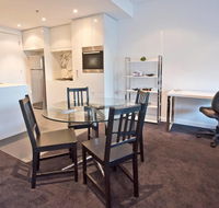 Luxury City Apt with Pool Gym Spa Netflix - Accommodation Cairns