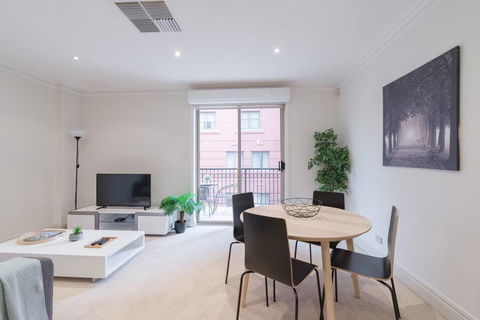One Bedroom In Adelaideâ€™s East End FREE WIFI*Netflix*Parking - Accommodation Cairns 8