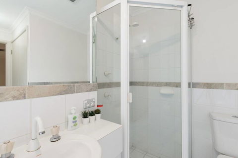 One Bedroom In Adelaideâ€™s East End FREE WIFI*Netflix*Parking - Accommodation Cairns 10