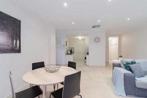 One Bedroom In Adelaideâ€™s East End FREE WIFI*Netflix*Parking - Accommodation Cairns 18