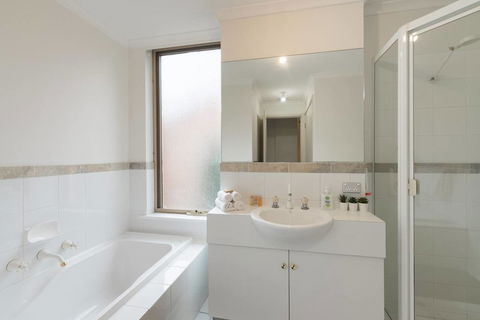 One Bedroom In Adelaideâ€™s East End FREE WIFI*Netflix*Parking - Accommodation Cairns 16