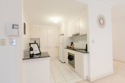 One Bedroom In Adelaideâ€™s East End FREE WIFI*Netflix*Parking - Accommodation Cairns 12