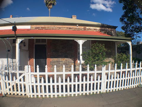 On Gilbert - Accommodation Cairns 2
