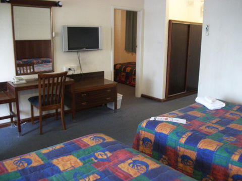 HotelMOTEL Adelaide - Accommodation Cairns 6