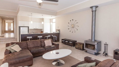 Golfers Paradise (18th Tee) - 52 Huntingdale Drive - Accommodation Cairns 18