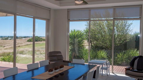 Golfers Paradise (18th Tee) - 52 Huntingdale Drive - Accommodation Cairns 6