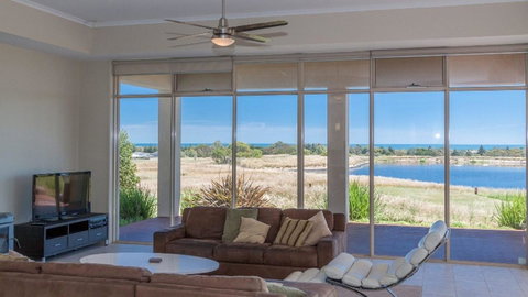 Golfers Paradise (18th Tee) - 52 Huntingdale Drive - Accommodation Cairns 15