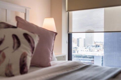 Modern 2 Bedroom+WIFI/Netflix/Parking+Great Views! - Accommodation Cairns 5