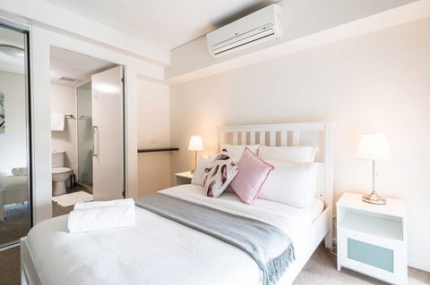 Modern 2 Bedroom+WIFI/Netflix/Parking+Great Views! - Accommodation Cairns 15