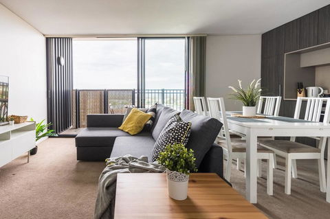 Modern 2 Bedroom+WIFI/Netflix/Parking+Great Views! - Accommodation Cairns 3
