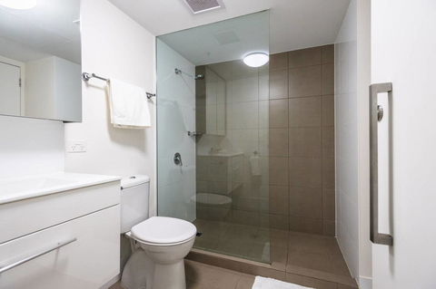 Modern 2 Bedroom+WIFI/Netflix/Parking+Great Views! - Accommodation Cairns 22
