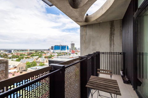 Modern 2 Bedroom+WIFI/Netflix/Parking+Great Views! - Accommodation Cairns 20