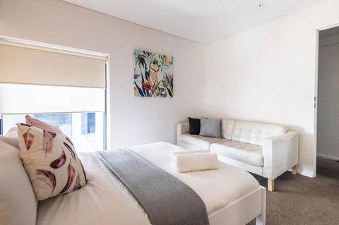 Modern 2 Bedroom+WIFI/Netflix/Parking+Great Views! - Accommodation Cairns 25