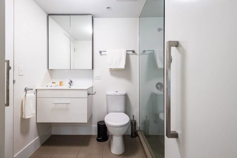 Modern 2 Bedroom+WIFI/Netflix/Parking+Great Views! - Accommodation Cairns 27