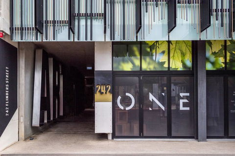 Modern 2 Bedroom+WIFI/Netflix/Parking+Great Views! - Accommodation Cairns 4