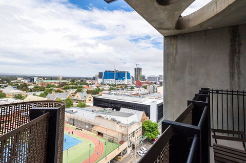 Modern 2 Bedroom+WIFI/Netflix/Parking+Great Views! - Accommodation Cairns 7
