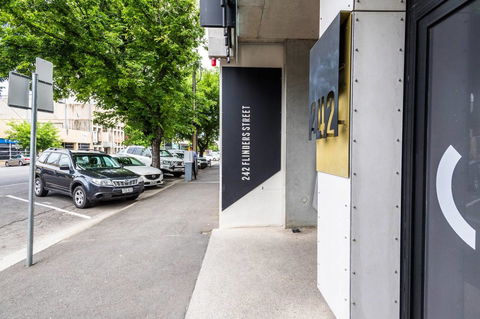 Modern 2 Bedroom+WIFI/Netflix/Parking+Great Views! - Accommodation Cairns 21