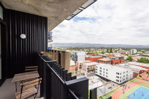Modern 2 Bedroom+WIFI/Netflix/Parking+Great Views! - Accommodation Cairns 12