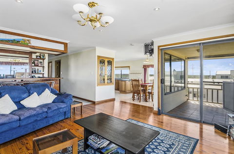 Rocks Retreat House With Sea Views - Accommodation Cairns 0