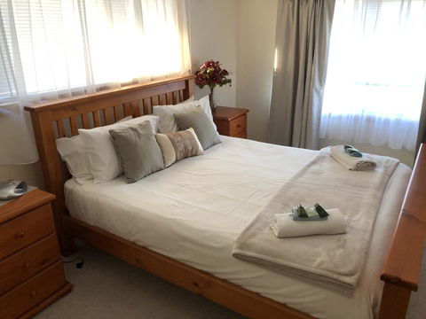 Rocks Retreat House With Sea Views - Accommodation Cairns 2