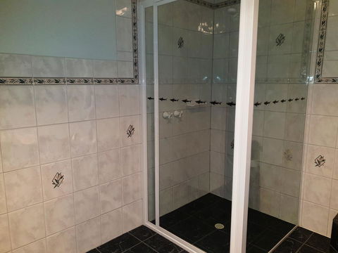 Rocks Retreat House With Sea Views - Accommodation Cairns 16
