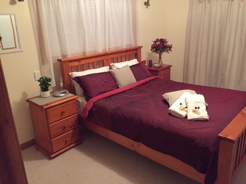 Rocks Retreat House With Sea Views - Accommodation Cairns 6