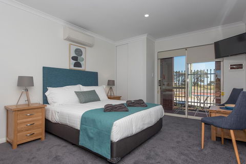 Jurien Bay Motel Apartments - Accommodation Cairns 14