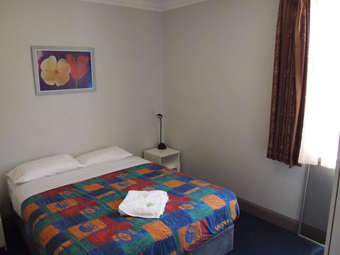 The Emperors Crown Hostel - Accommodation Cairns 40