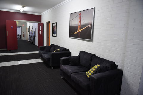 The Emperors Crown Hostel - Accommodation Cairns 9