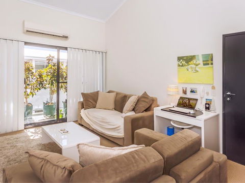 Home Apartment - Perth City Centre - Free WiFi - Accommodation Cairns 0