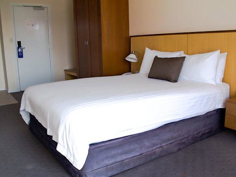 Ocean Beach Hotel - Accommodation Cairns 2