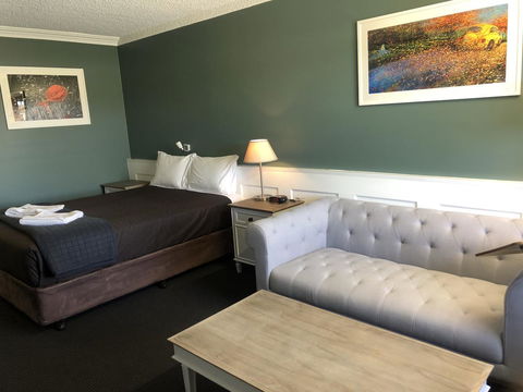Dog Rock Motel - Accommodation Cairns 1